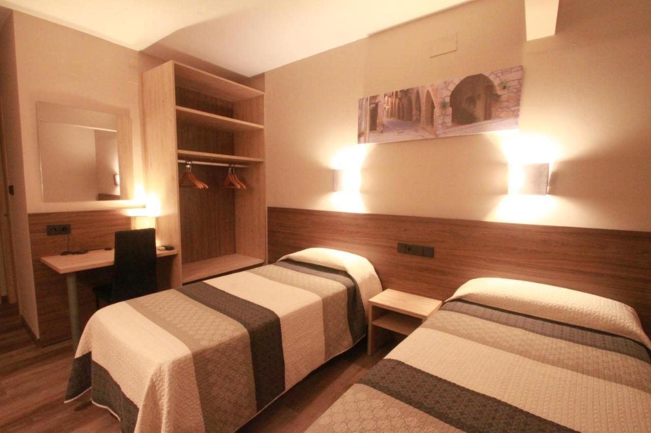 Hotel, H De L'Anton Batea Экстерьер фото