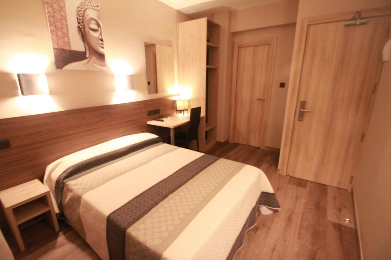 Hotel, H De L'Anton Batea Экстерьер фото